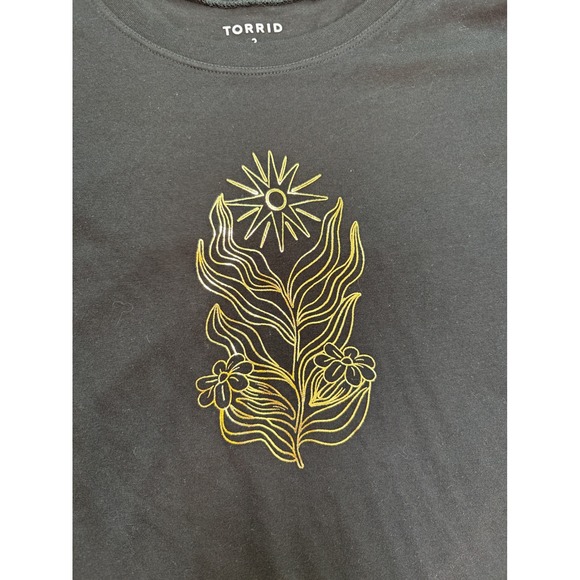 Torrid Womens NWT Black Slim Fit Crew Neck Tee Sun Floral Graphic Print Size 2X - Picture 4 of 10